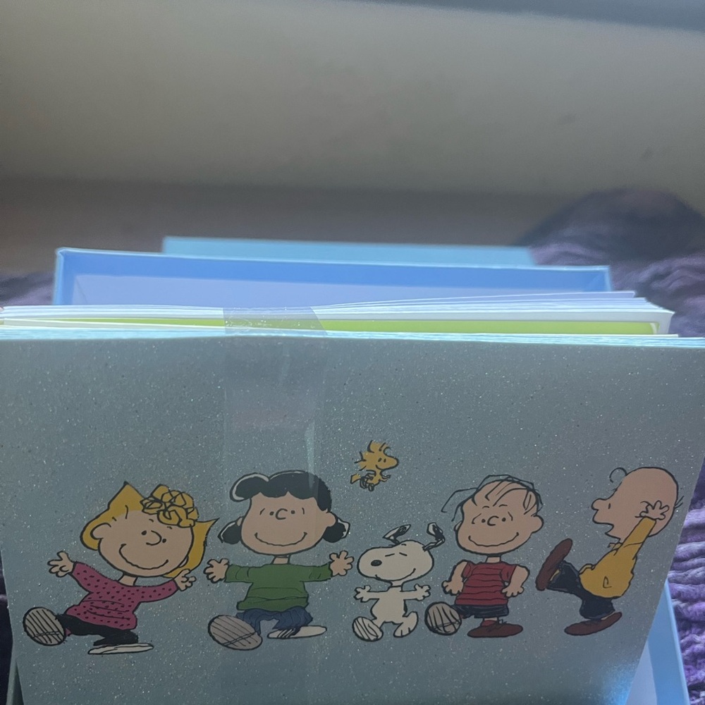 Peanuts Character deluxe notecards with glitter. - Picture 5 of 6